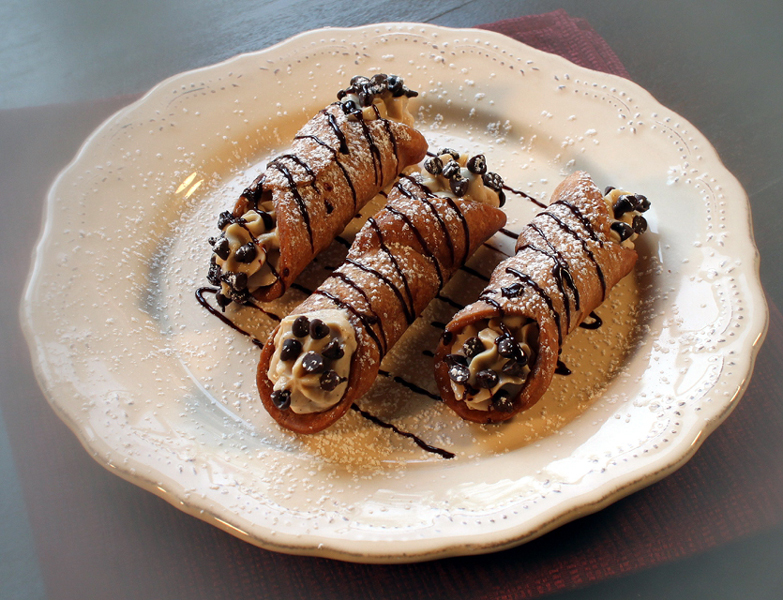 PlateofCannoli2.JPG