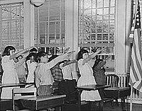 200px-Students_pledging_allegiance_to_the_American_flag_with_the_Bellamy_salute.jpg